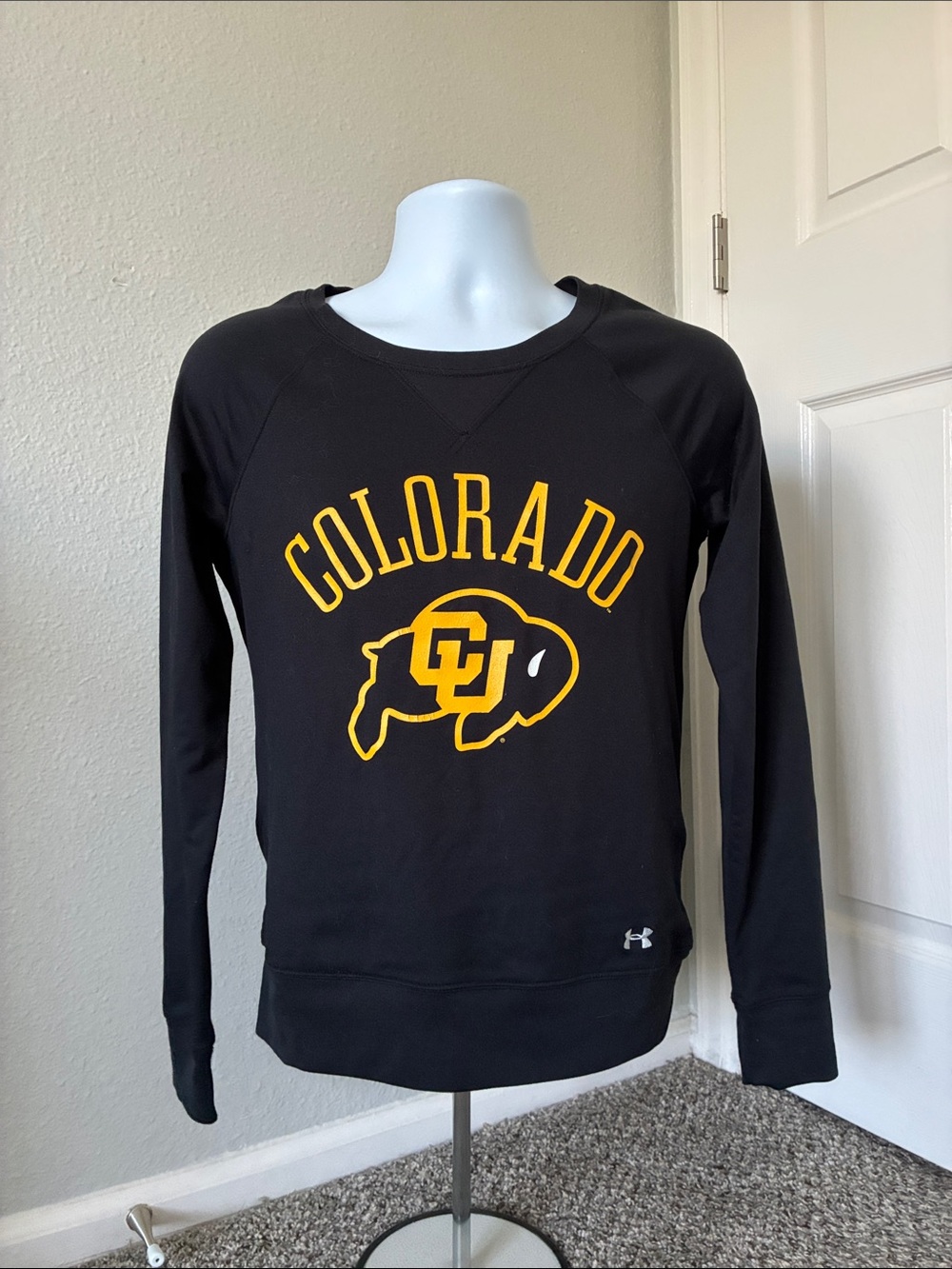 Under Armour Black All Seasons Crewneck Gold Colorado Buffalo Logo CU Boulder SM